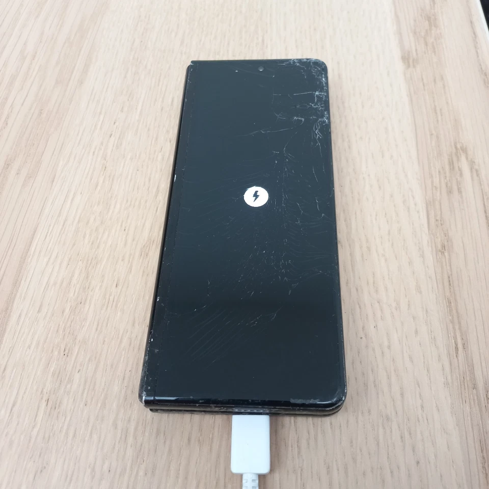 Samsung Galaxy Z Fold3 5G 256GB Black SM-F926B Defekt Displaybruch Unlocked - Bild 4 von 4