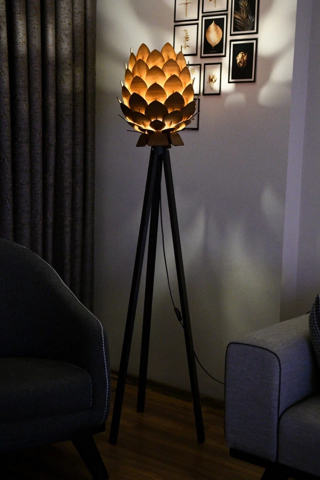 Lámpara de pie de diseño de piña de madera natural, lámpara de pie de piña de madera natural Foto 3 de 4