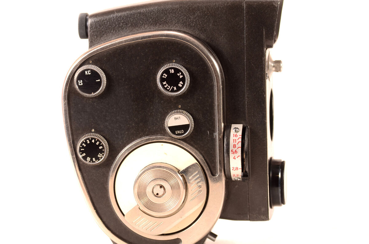 Quarz Quartz 2x8S-1M Movie USSR 16mm 2x8 Cine Camera Quarz Quartz 2x8S-1M Movie USSR 16mm 2x8 Cine Camera