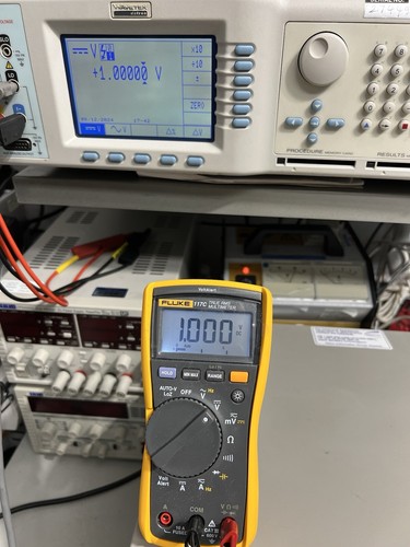 Multimetro digitale Fluke 117C True RMS con avviso Volt viene fornito con calibrazione UK - Foto 3 di 11
