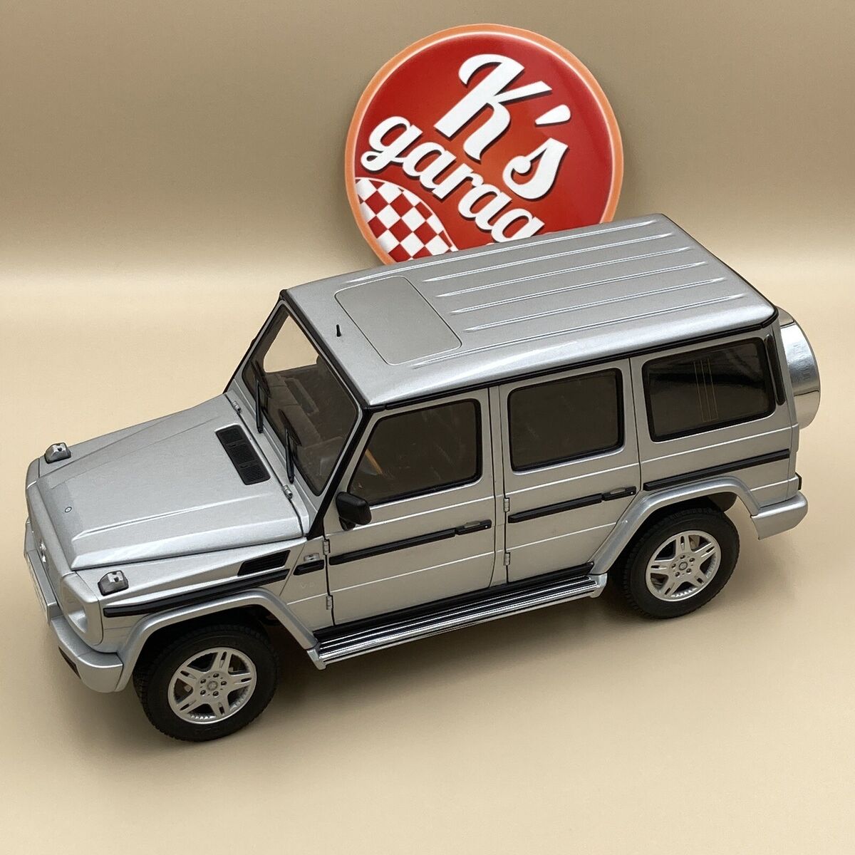 AUTOart 1/18 Mercedes Benz G-Wagon Brilliant Silver metallic AUTOart 1/18 Mercedes Benz G-Wagon Brilliant Silver metallic