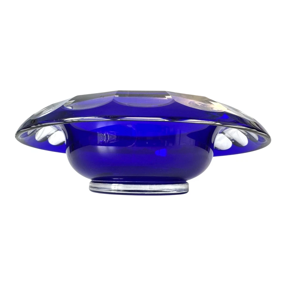 Centro de mesa de vidrio artístico azul claro Moser vintage con borde enrollado Foto 2 de 4