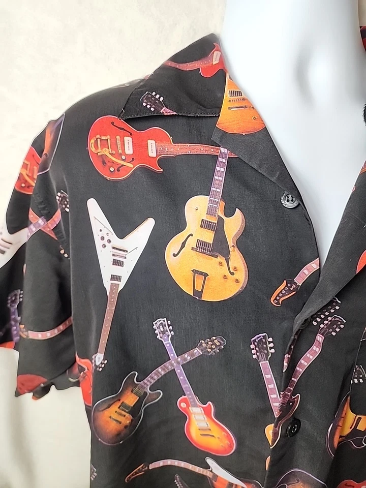 Camisa masculina Gibson Tour Wear By Dragonfly guitarra AOP SS botão frontal prioridade M - Imagem 2 de 4