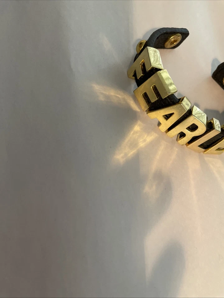 Pulsera BCBGeneration Cuero Negro Estilo Dorado Intrépido Dijes Taylor Swift? Foto 2 de 4