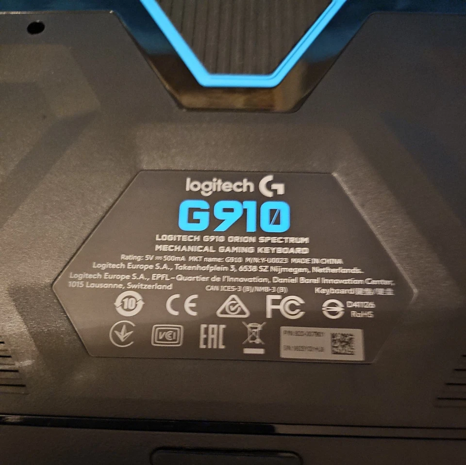 Logitech G910 Orion Spectrum Mechanische Gaming-Tastatur (820-007901) - Bild 2 von 3