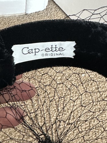 VTG Cap-ette Original Fascinator Hat Mesh Black Velvet Netting Cocktail - Picture 5 of 5