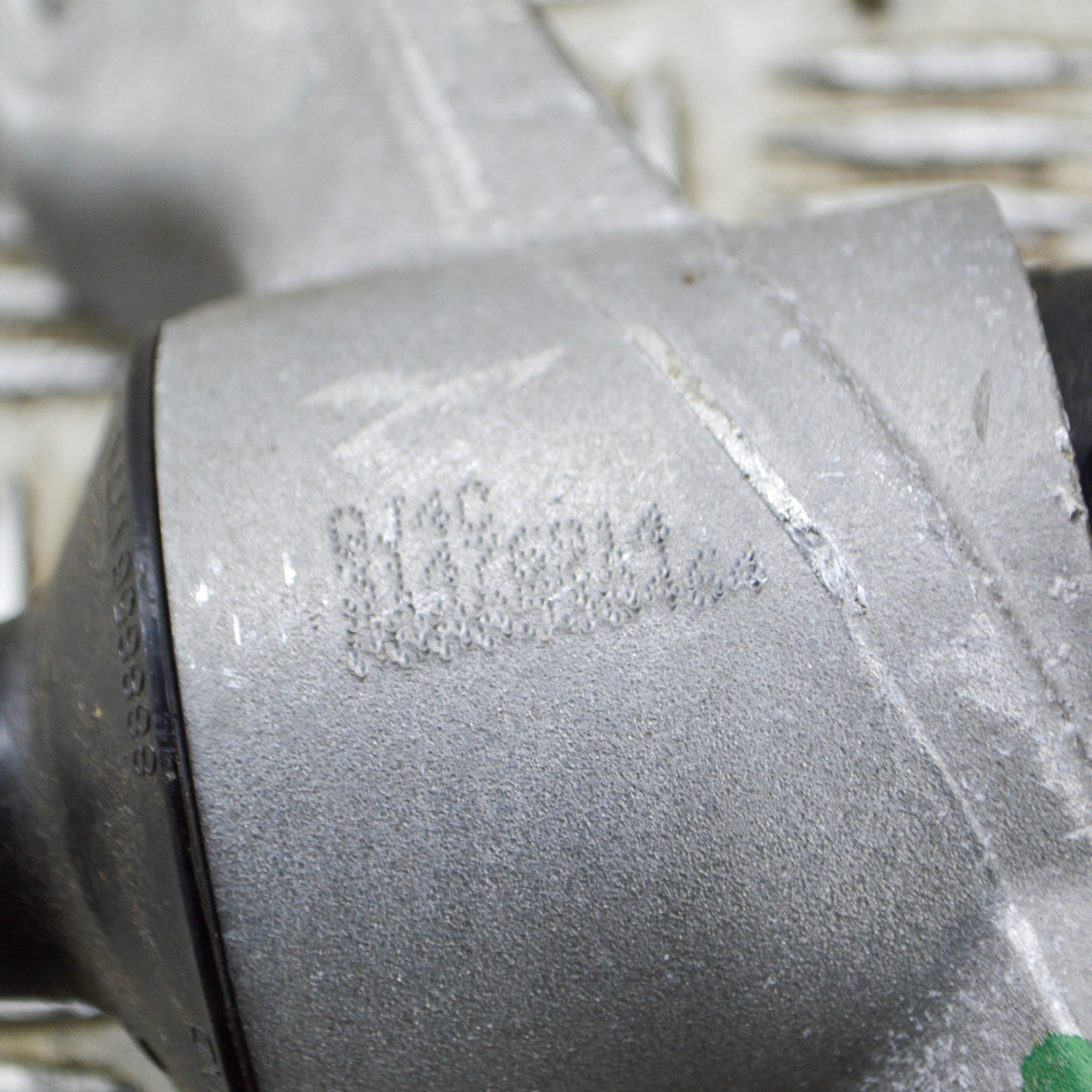 VOLVO XC40 B4 Rear Right Shock Absorber 32221534 31476917 2.0  