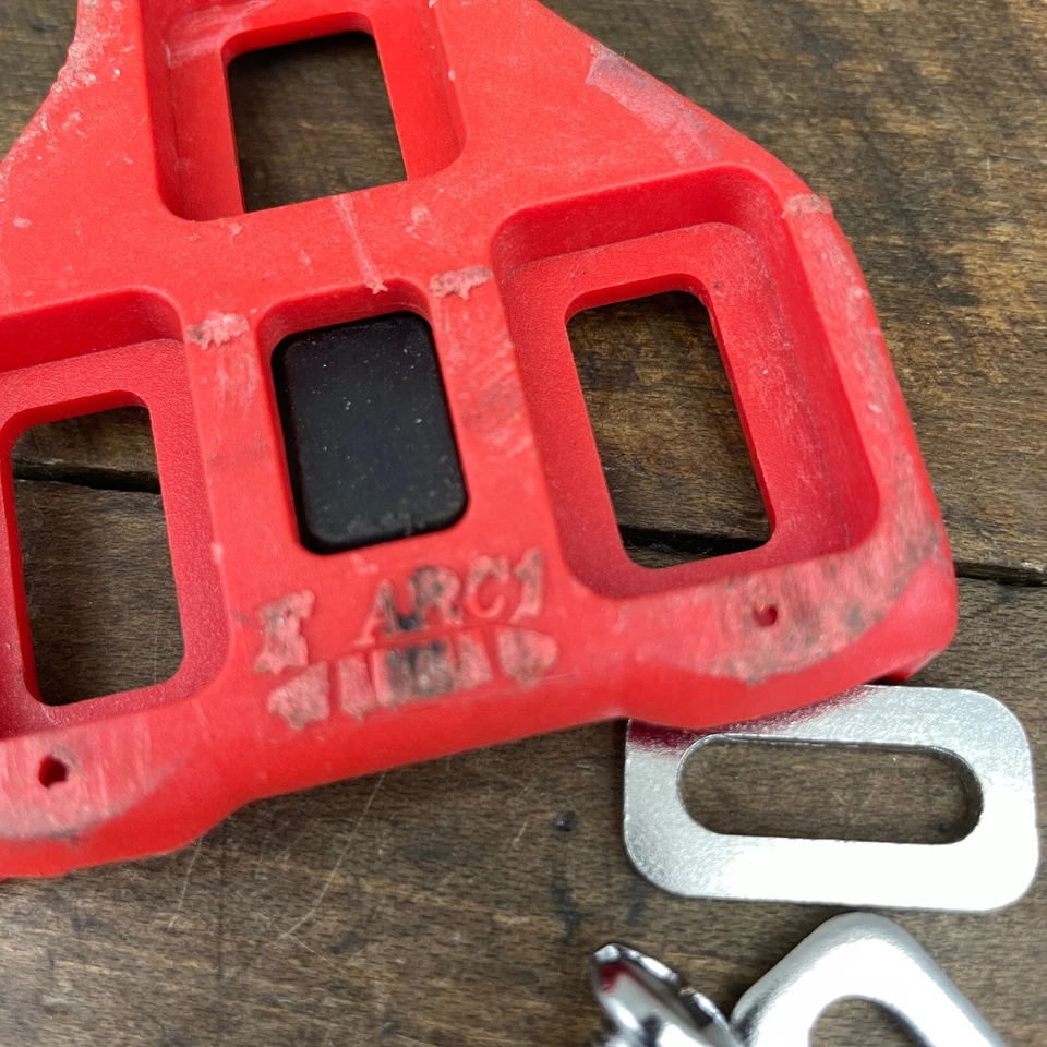 Juego de piezas de tacos de aspecto vintage pedales de arco gratis herrajes rojos zapato bicicleta Foto 4 de 4