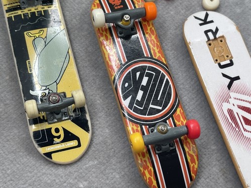 Tech deck skate boards/fingerboard set of three - Picture 4 of 11