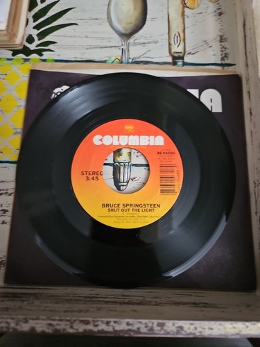 Bruce Springsteen 45 RPM Born In The USA / Shut Out The Lights Columbia 1984 VG - Imagen 2 de 2