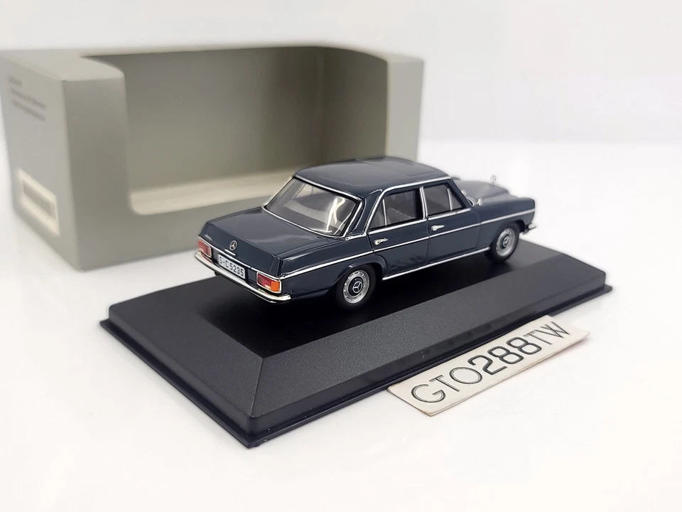 Dealer 1:43 Mercedes-Benz 200/8 Strich-Acht 1968(W115) Grey Blue - by Minichamps - Image 3 of 4