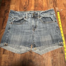 American Eagle Outfitters Women  s 6 light Denim Cut Off Stretch 5-Pocket Shorts