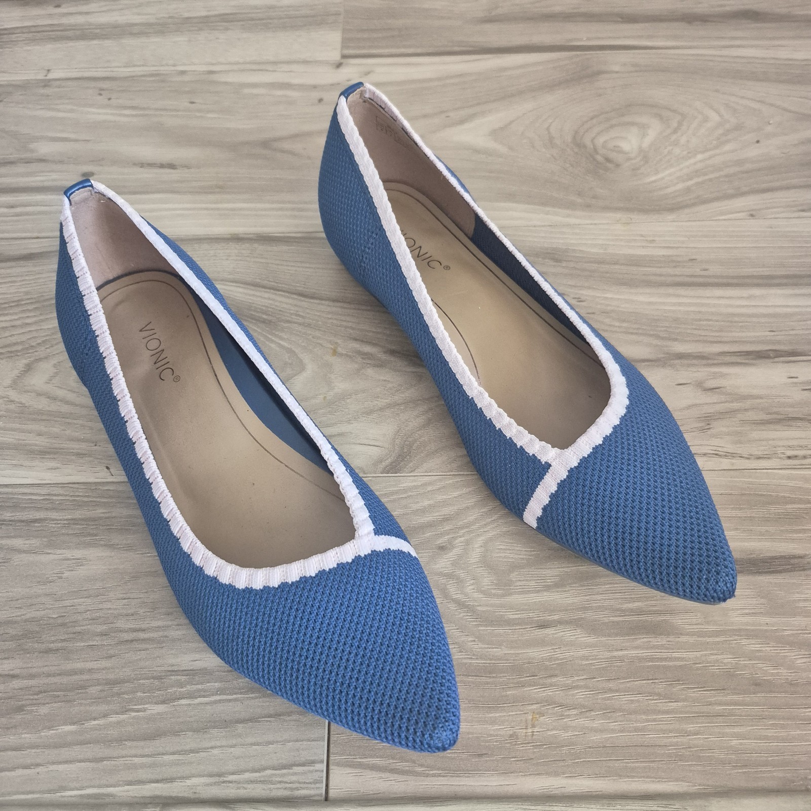 Vionic Womens Flats Pointed Toe Size 9 - image 1