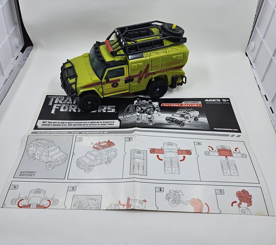 Transformers Movie Autobot Ratchet Action Figure Out of Box with Manual 2007 - Image 2 of 4