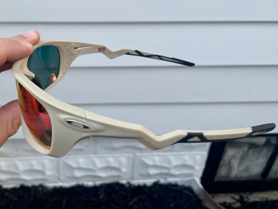 Gafas de sol polarizadas Oakley Lateralis mate arena/rojo Prizm con estuche incluido Foto 3 de 4