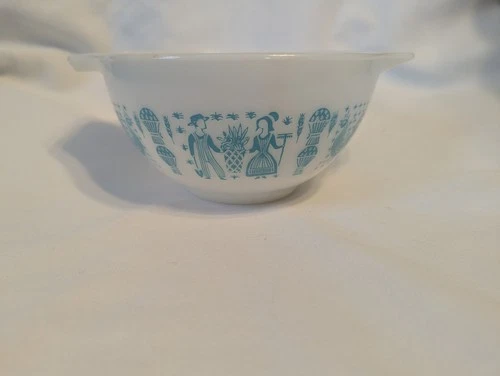 Vintage Pyrex 441 1 1/2 pt butterprint blue and white cinderella bowl