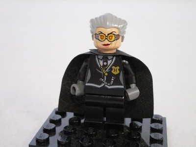 LEGO Harry Potter Minifigure Madame Hooch Light Flesh (Genuine)