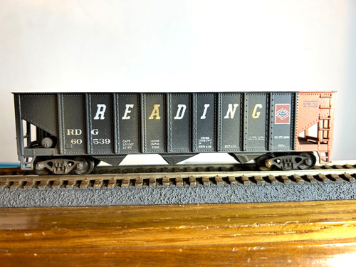 MDC #???  Coche tolva Reading 40' 3 bahías R. S. #60539 con Kadees y ruedas de metal 1:87 | Zustand: Used