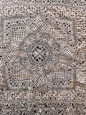 ANTIQUE MALTESE SILK  BOBBIN LACE Victorian TABLE LINEN TABLECLOTH c1860