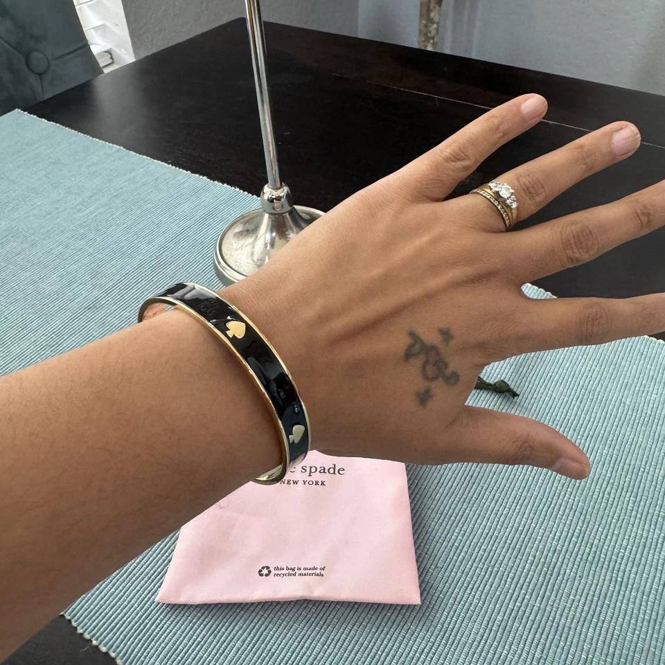 Pulsera Kate Spade negro y oro Foto 3 de 4