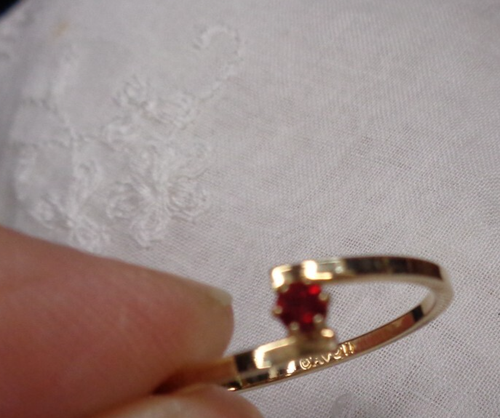 ANILLO PIEDRA DE NACIMIENTO AVON Joyería de Moda De Colección Talla 9 ~ JULIO RUBÍ / 1979 Copyright - Imagen 6 de 10