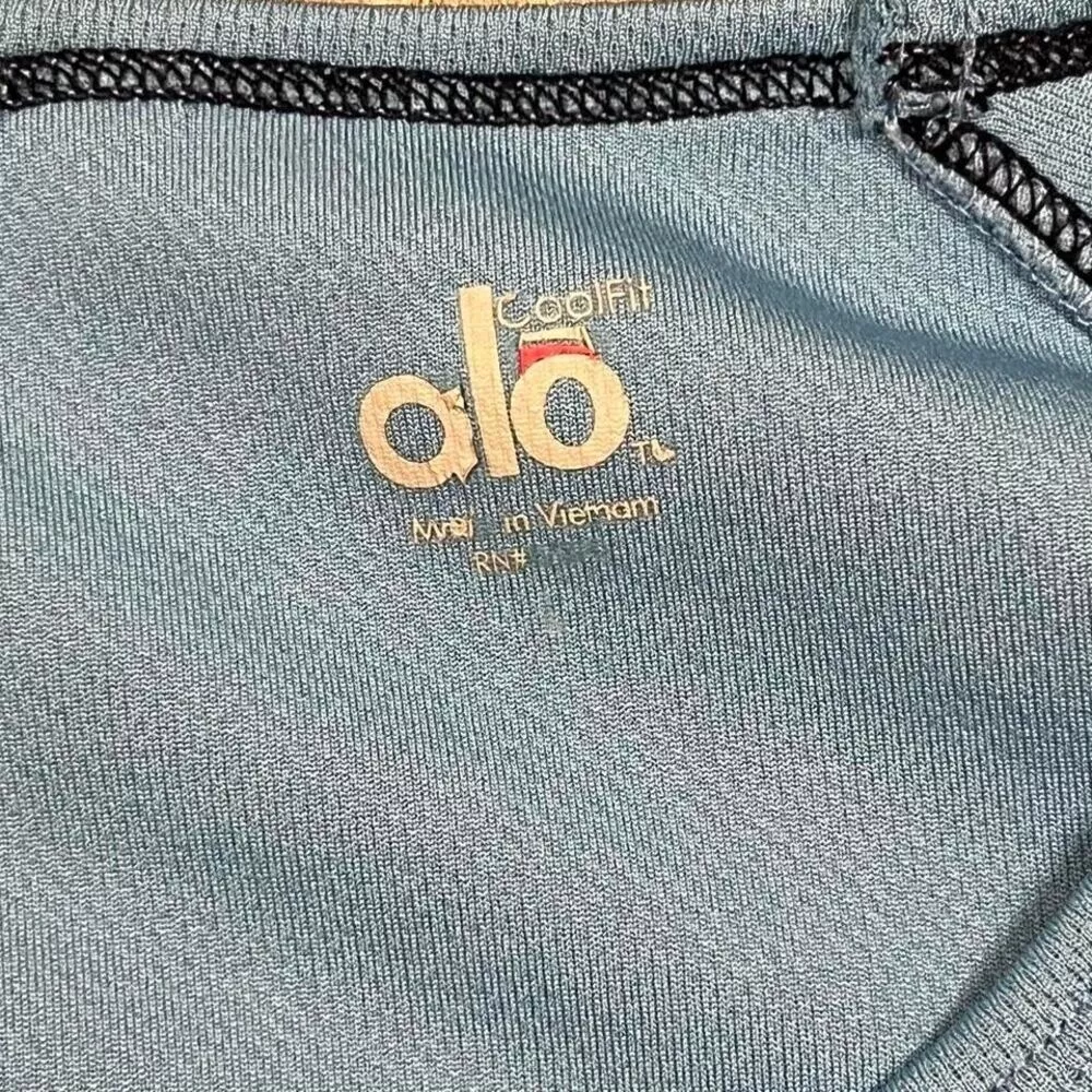 alo-yoga long sleeve workout athletic running shirt