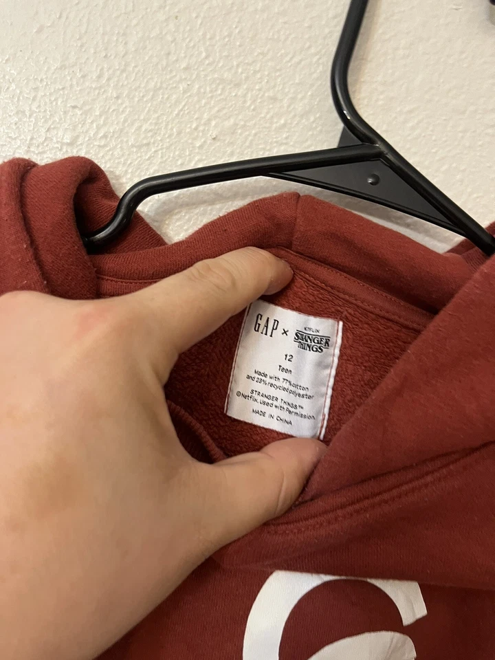 GAP x Stranger Things Sudadera con Capucha Adolescente Niña Talla 12 Foto 2 de 4