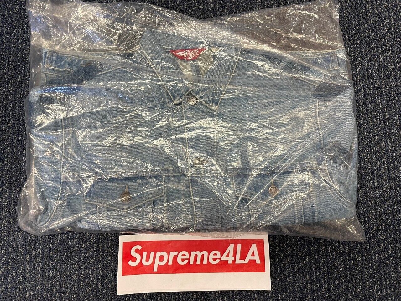 Supreme Frayed Logos Denim Trucker Jacket Blue – Tenisshop.la