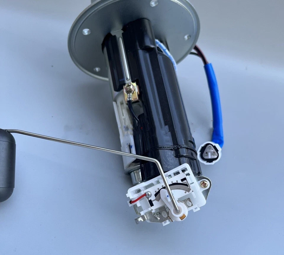 CONJUNTO DE BOMBA DE COMBUSTIBLE PARA SUZUKI 2006-2007 GSXR600 GSXR750 OEM REMITENTE DE COMBUSTIBLE GASOLINA GAS Foto 3 de 4