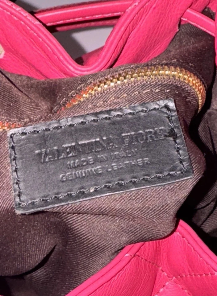 Bolso Valentina Fiore acolchado de cuero con cordón - rosa; herrajes dorados y borla Foto 3 de 3