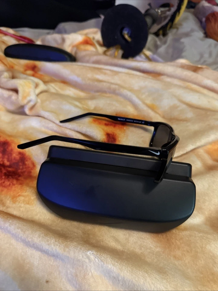 Очки солнцезащитные Nike NIKE FIRE LP FD1819 010 черные серебристые мужские женские ПОЛЯРИЗОВАННЫЕ - Изображение 2 из 4