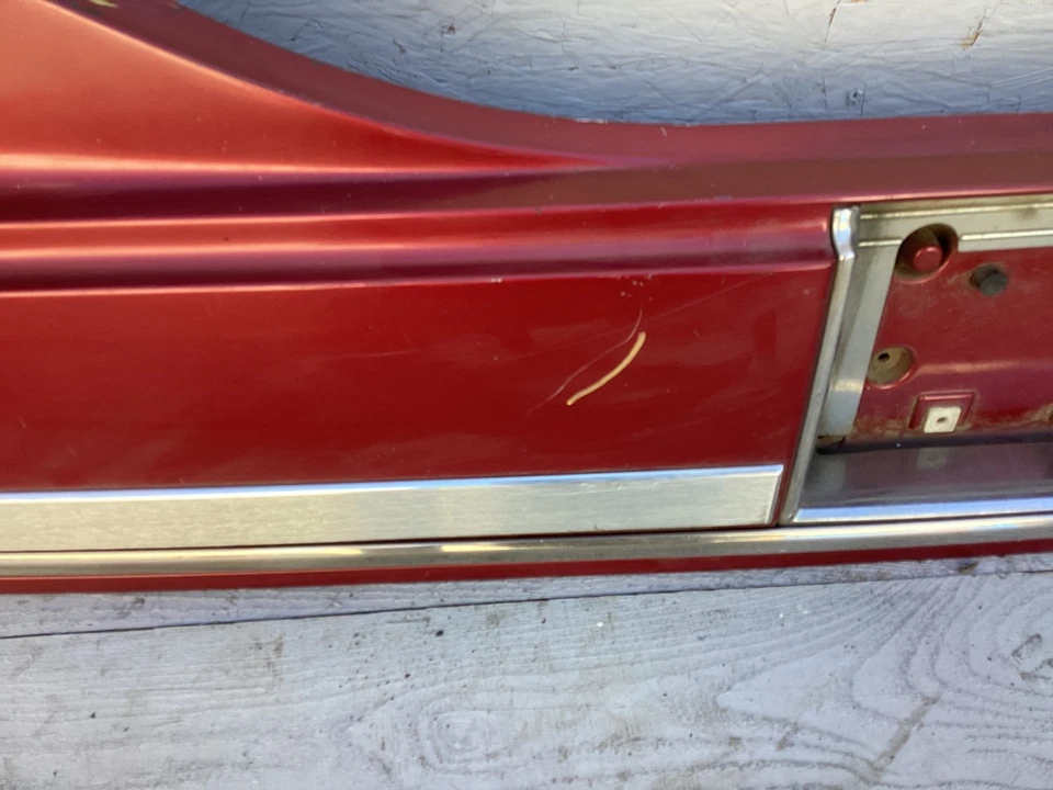 1986-1990 Oldsmobile Delta 88 Rear Center Tail Light Panel Assembly 20599039 OEM - Image 4 of 4