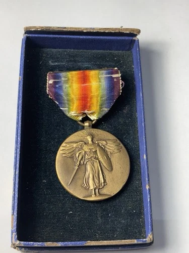 Vintage Military WWI US Victory Medal in Box  The Great War    GG-111