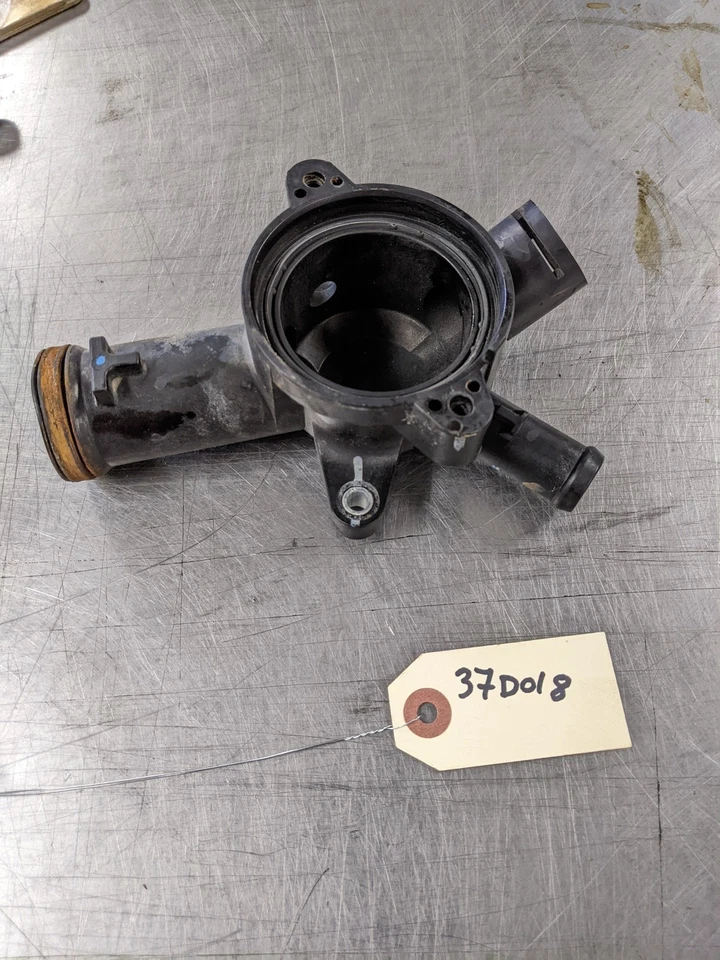 Carcasa termostato trasero para 10-14 Volkswagen Golf 2.5 07K121117C Foto 2 de 4