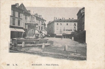 38 Bourgoin la place d'Armes 103936 