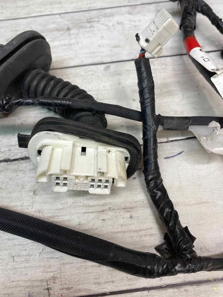 Arnés de puerta trasero izquierdo Toyota 4runner 2017 2020 conjunto del lado del conductor OEM 8215435120 Foto 4 de 4