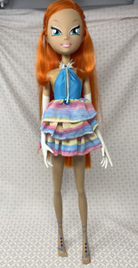 Poupée winx club Bloom love and pet rainboxw 28 cm