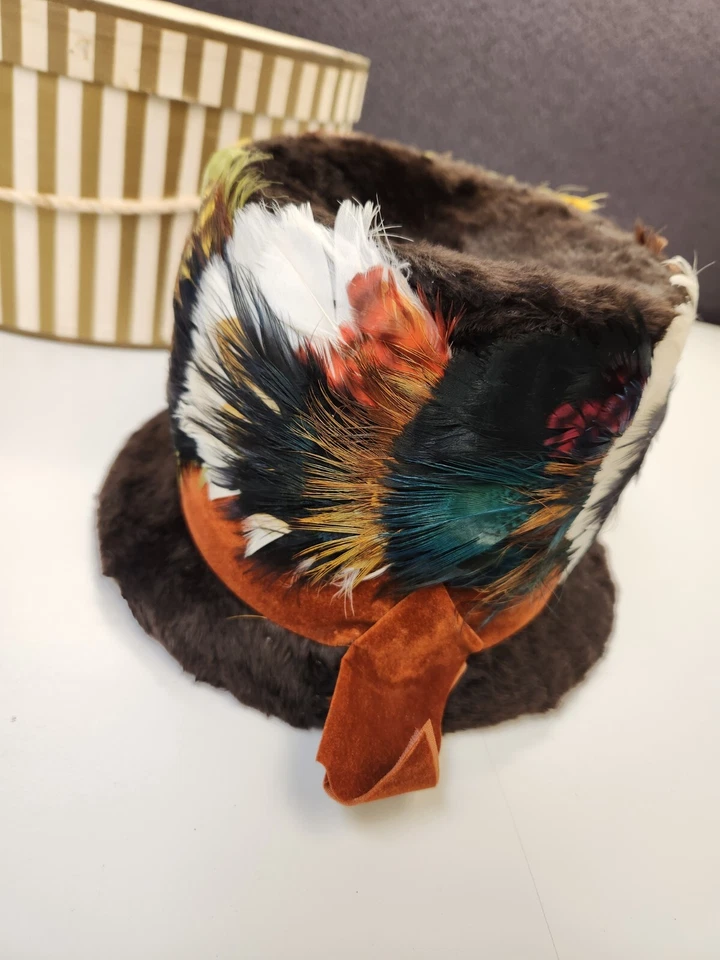 Sombrero de mujer Selene Coralie de colección plumas de piel sintética Armstrong's cedro rápidos Foto 3 de 4