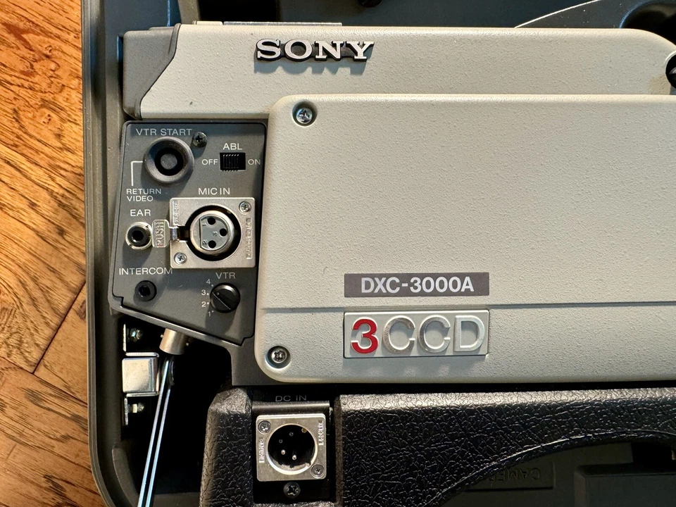 Sony DXC-3000A Video Camera + C-74 Uni-directional Condenser Microphone + Case - Image 2 of 4