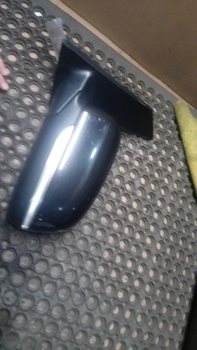 Used Left Door Mirror fits: 2020 Kia Sedona Power side repeater lamp black mould