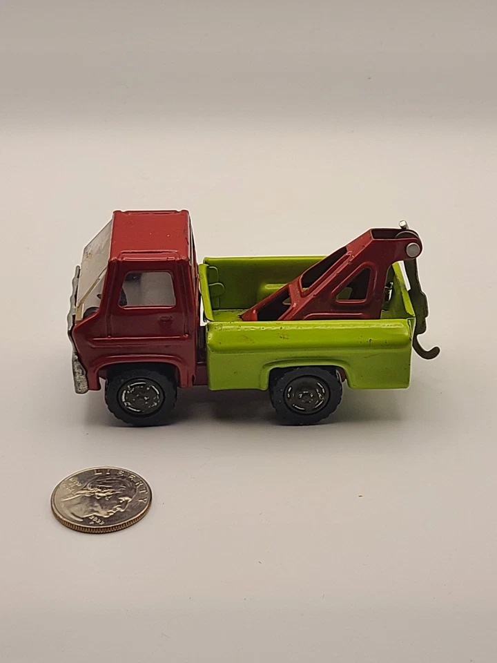 Mini camión de remolque vintage Louis Marx de 3 1/2" de metal prensado Foto 2 de 4