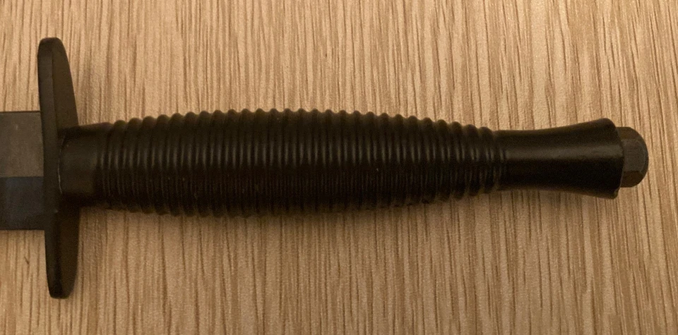 J. NOWILL & SONS VINTAGE BRITISH FAIRBAIRN SYKES COMMANDO KNIFE DAGGER W/SHEATH. - Image 4 of 4