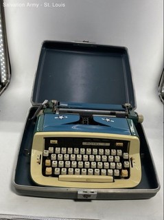 Royal Custom III Blue Ivory Manual Portable Typewriter With Case