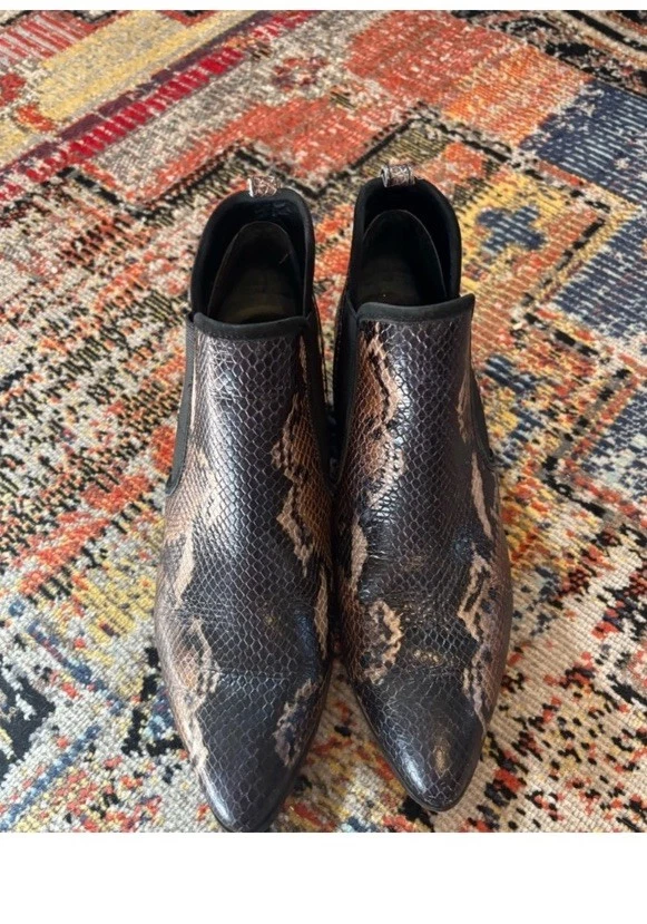 Donald Pliner Women's Darla Snakeskin Leather Chelsea Booties!! Size US 8 - Image 2 of 4