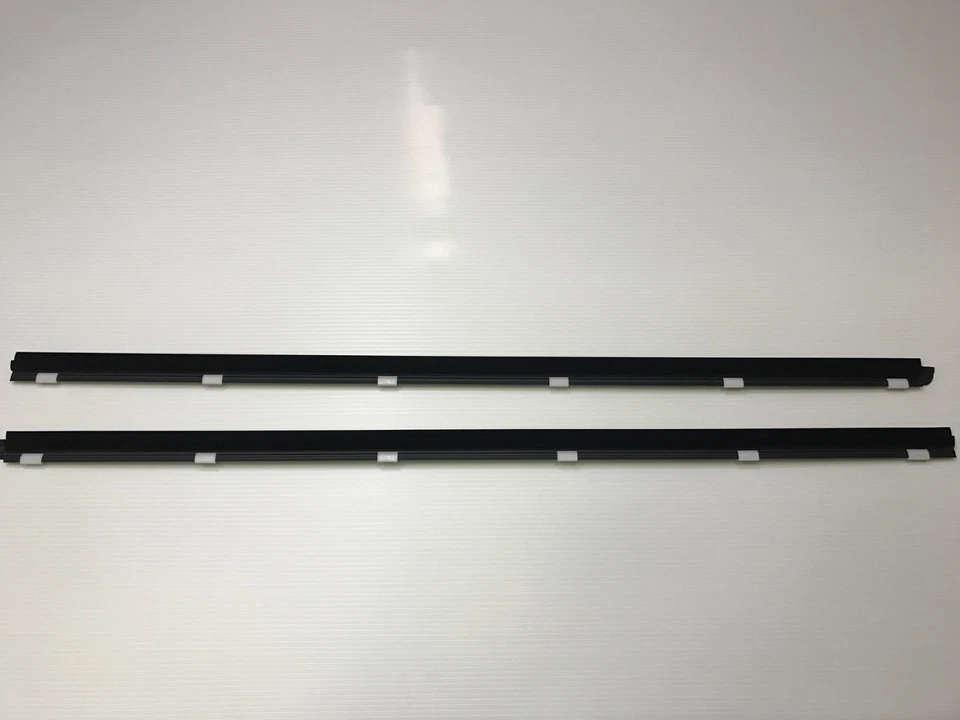 86-92 MAZDA RX7 FC OEM GENUINE FRONT DOOR WINDOW MOLDING SEALING WEATHER TRIMS - Image 3 of 4
