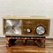 General Electric GE Solid State Alarm Clock Radio Model C 4425A Beige Works