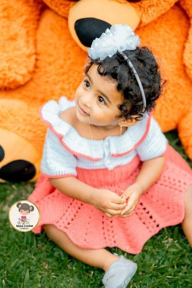 Lindo Vestido Nuevo Rosa y Blanco 6-9 Meses Hecho a Mano Crochet Suave Tutú Lana Bebé Niña Foto 4 de 4