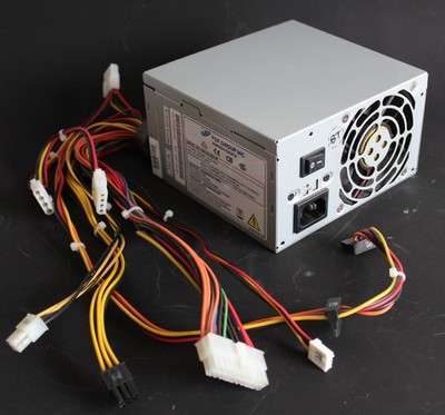 FSP Group FSP300-60GTM 300W ATX Netzteil 20+4 Pin P4 PCIe SATA Molex Floppy