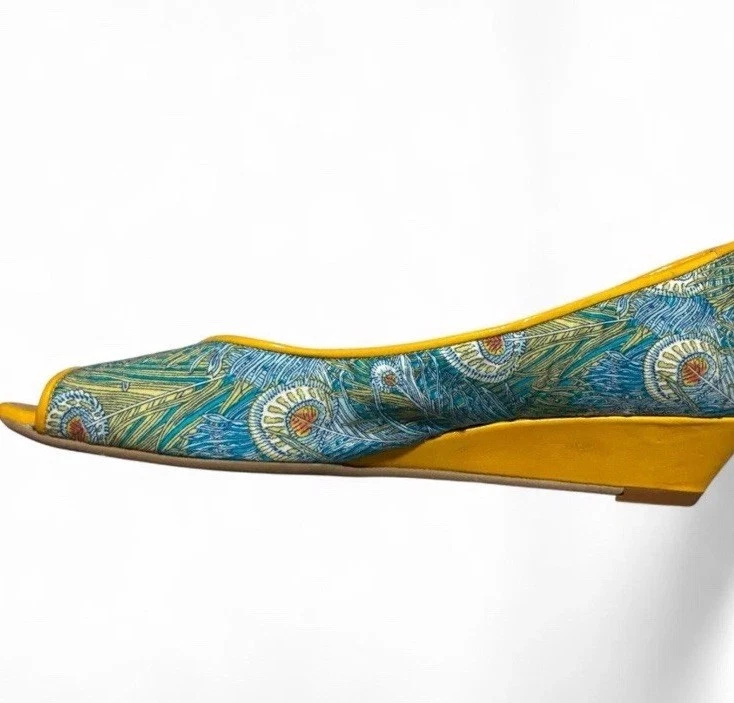 Peep Toe wedge heels w/ peacock pattern made by Butter for Simplysoles, Sz 8 - Image 2 of 4