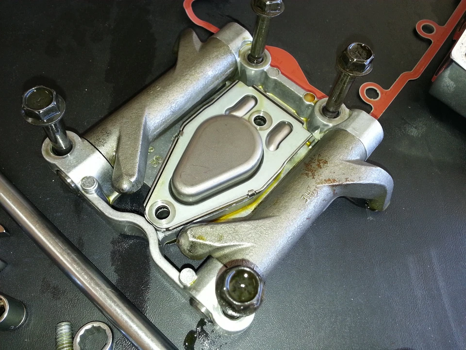 Insertos de eje basculante ROCKOUT ¡¡DETENGAN ESE ROSCADO DE EXTREMO SUPERIOR!! Todas las Harley V-Twins Foto 3 de 4